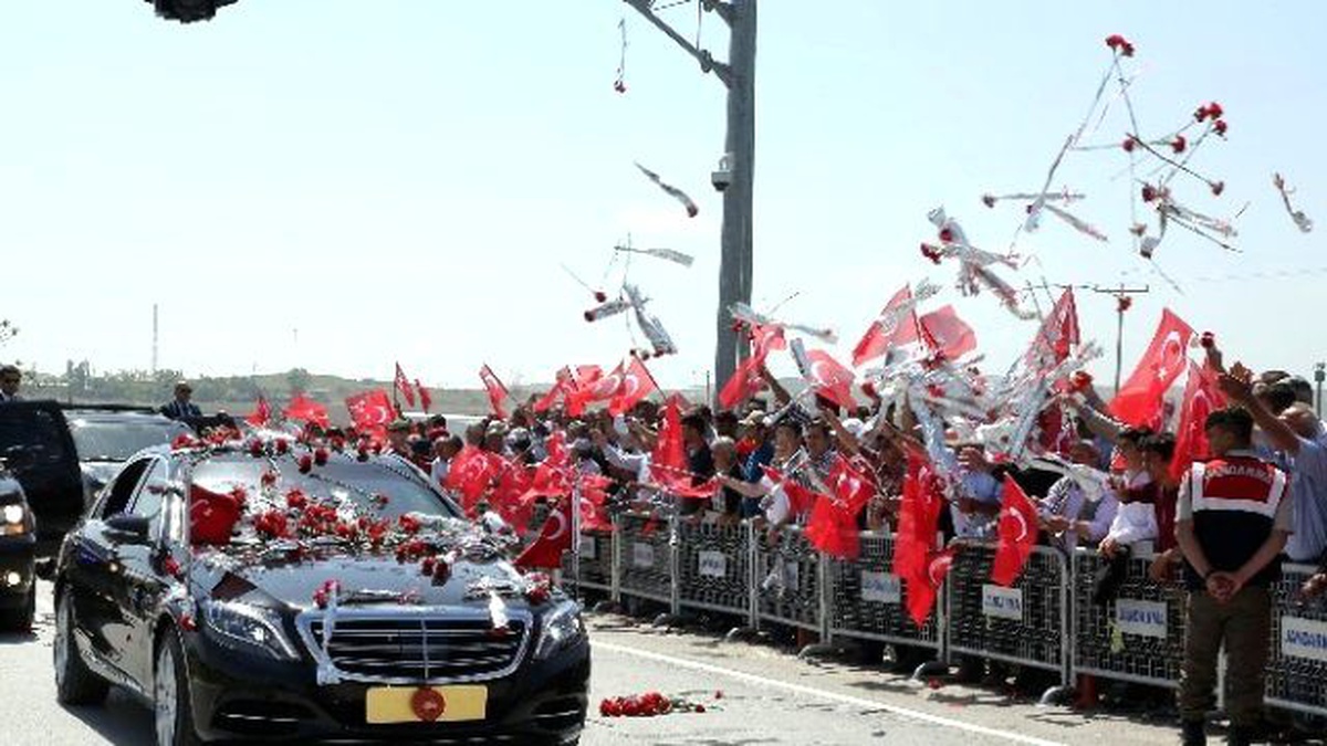 Cumhurbaşkanı Erdoğan\'a Kazan\'da Coşkulu Karşılama
