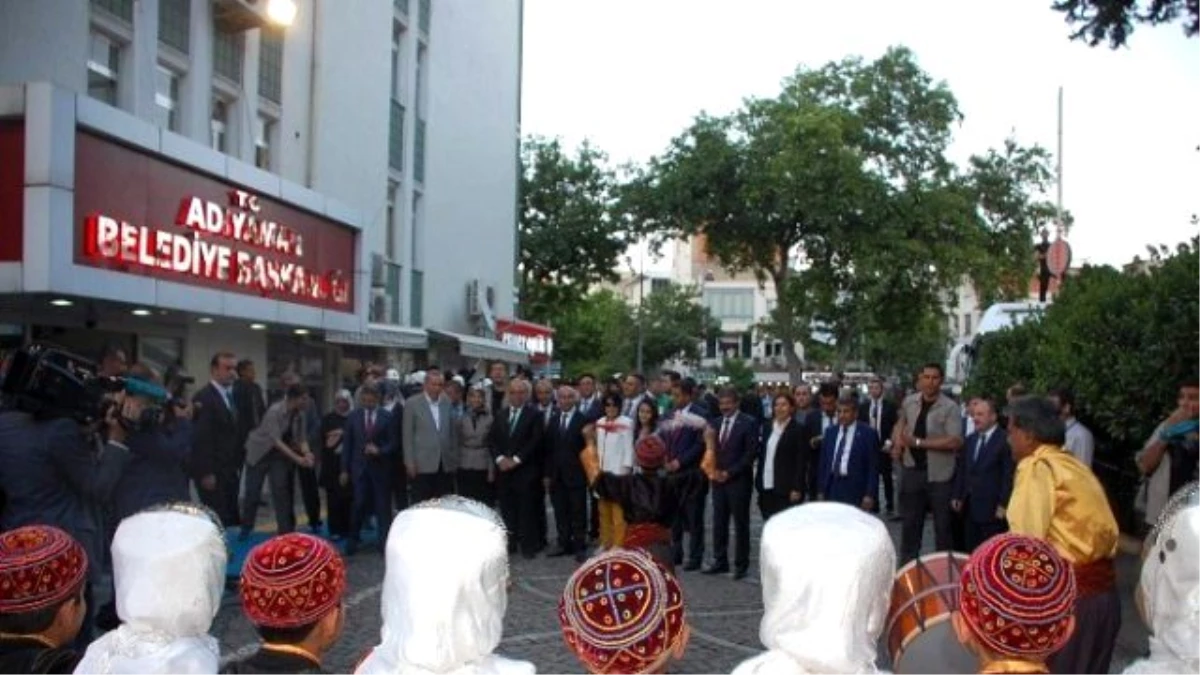 Cumhurbaşkanı Erdoğan, Adıyaman Belediyesi\'ni Ziyaret Etti