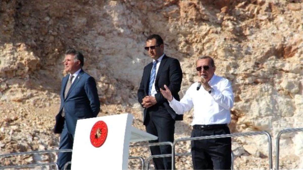 Cumhurbaşkanı Erdoğan, Türkiye\'nin 3. Büyük Asma Köprüsü\'nün Açılışını Yaptı