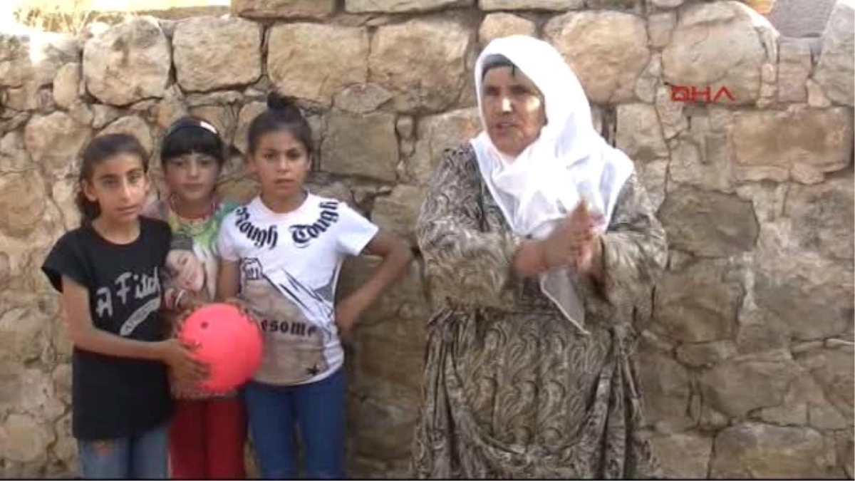 Derik\'te 3 Kız, Toplarının Kaçtığı Harabede 11 Bin Lira Buldu