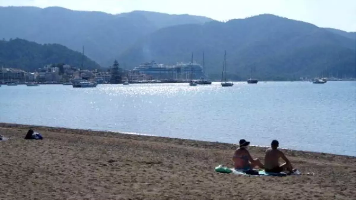 Dev Yolcu Gemisi Marmaris\'e 2 Bin 200 Turist Getirdi