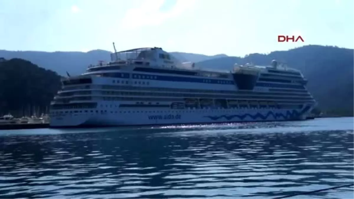 Dev Yolcu Gemisi Marmaris\'e 2 Bin 200 Turist Getirdi