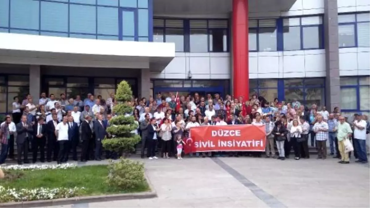 Düzce\'de Parklardaki İşletmelerin Satışına Protesto