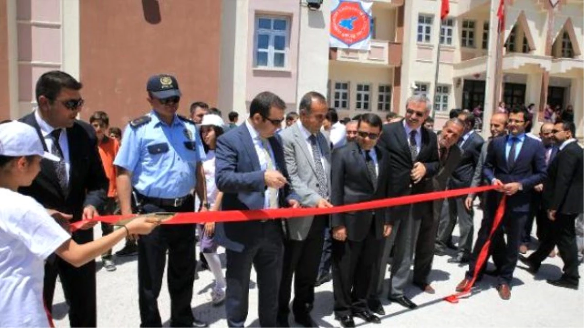 Erciş\'te Bilim Fuarı ve Kütüphane Açıldı
