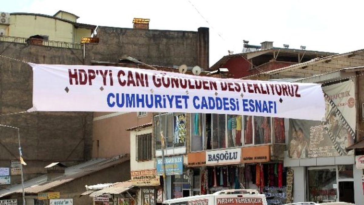 Esnaftan Hdp\'ye Pankartlı Destek