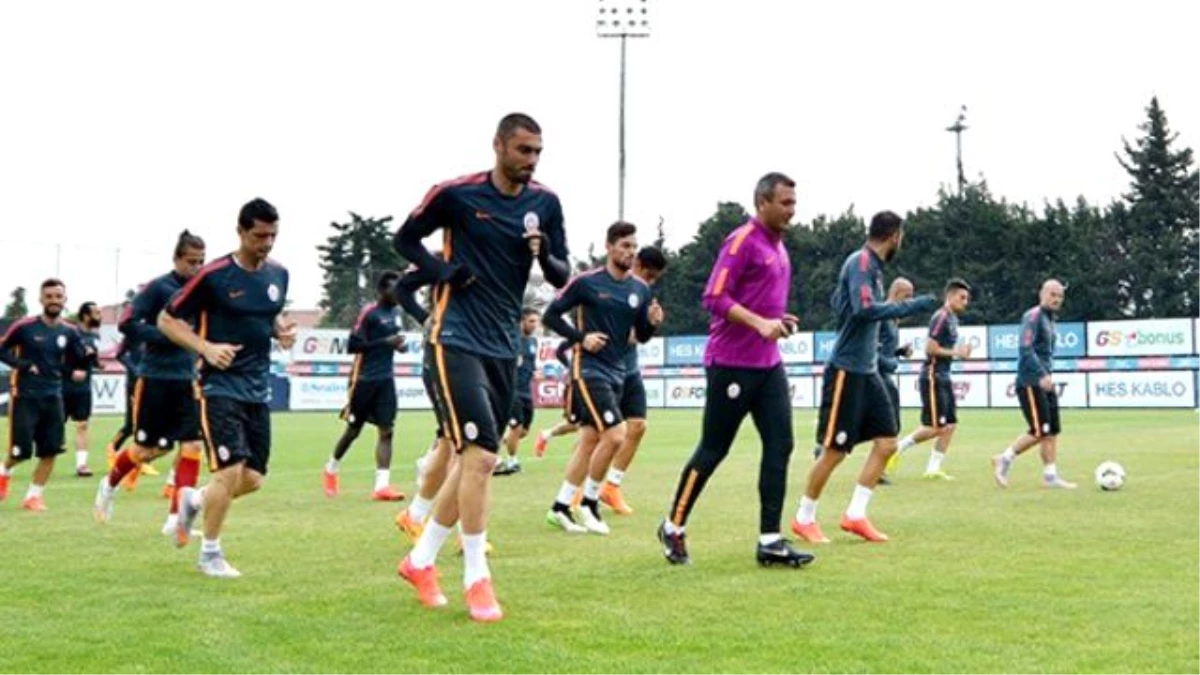 Galatasaray\'da Chedjou, Hamit ve Selçuk Takımdan Ayrı Çalıştı