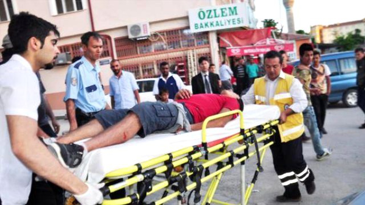 Gençler Arasında \'Yan Bakma\' Kavgası: 6 Yaralı
