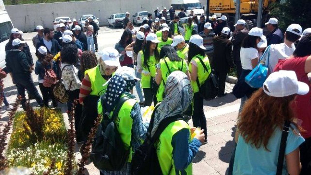 Gönüllüler Temiz Çevre İçin İş Başında