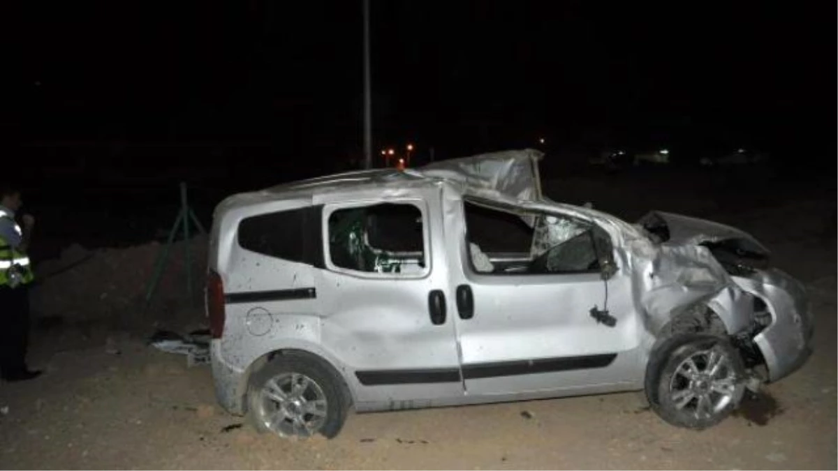 Hafif Ticari Araç Takla Attı: 1 Ölü, 3 Yaralı