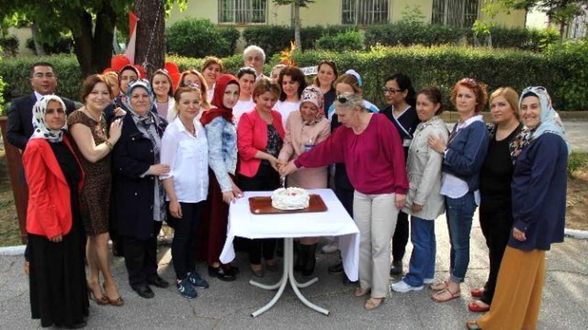 Hastane Bahçesinde Kutlama