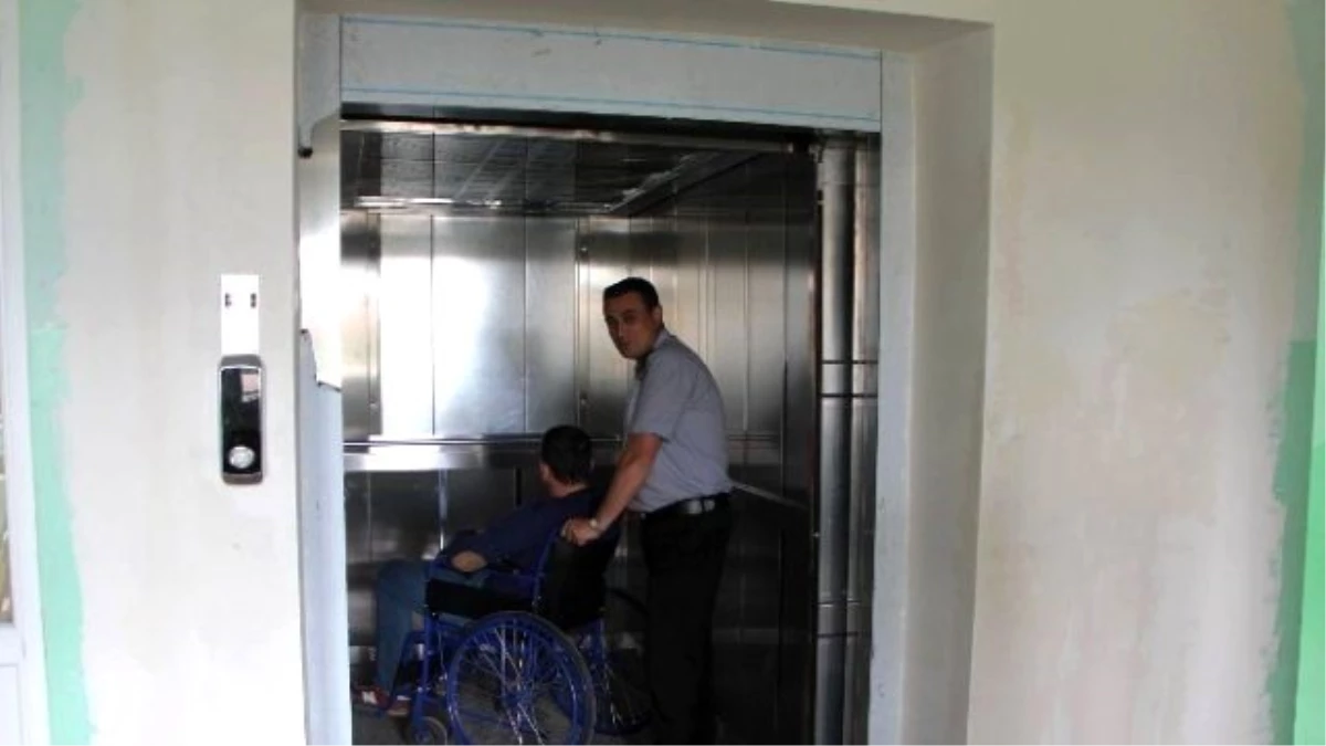 Hisarcık İlçe Hastanesinde Yeni Sedye Asansör Hizmete Girdi