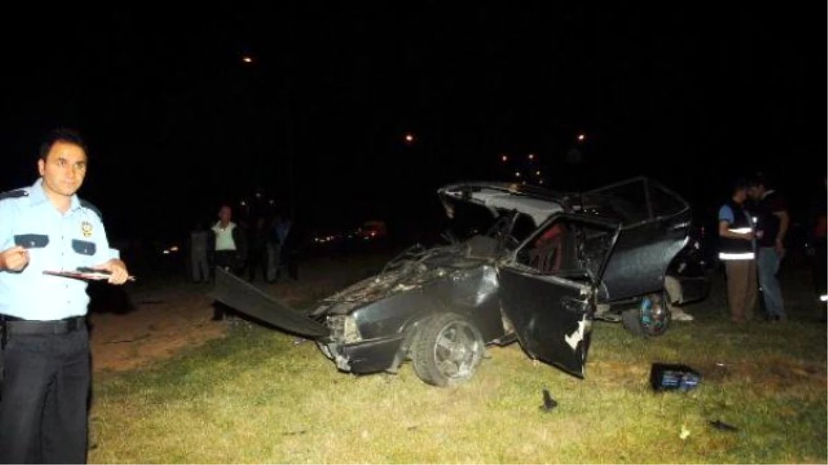 İki Otomobil Kavşakta Çarpıştı: 1 Ölü, 3 Yaralı