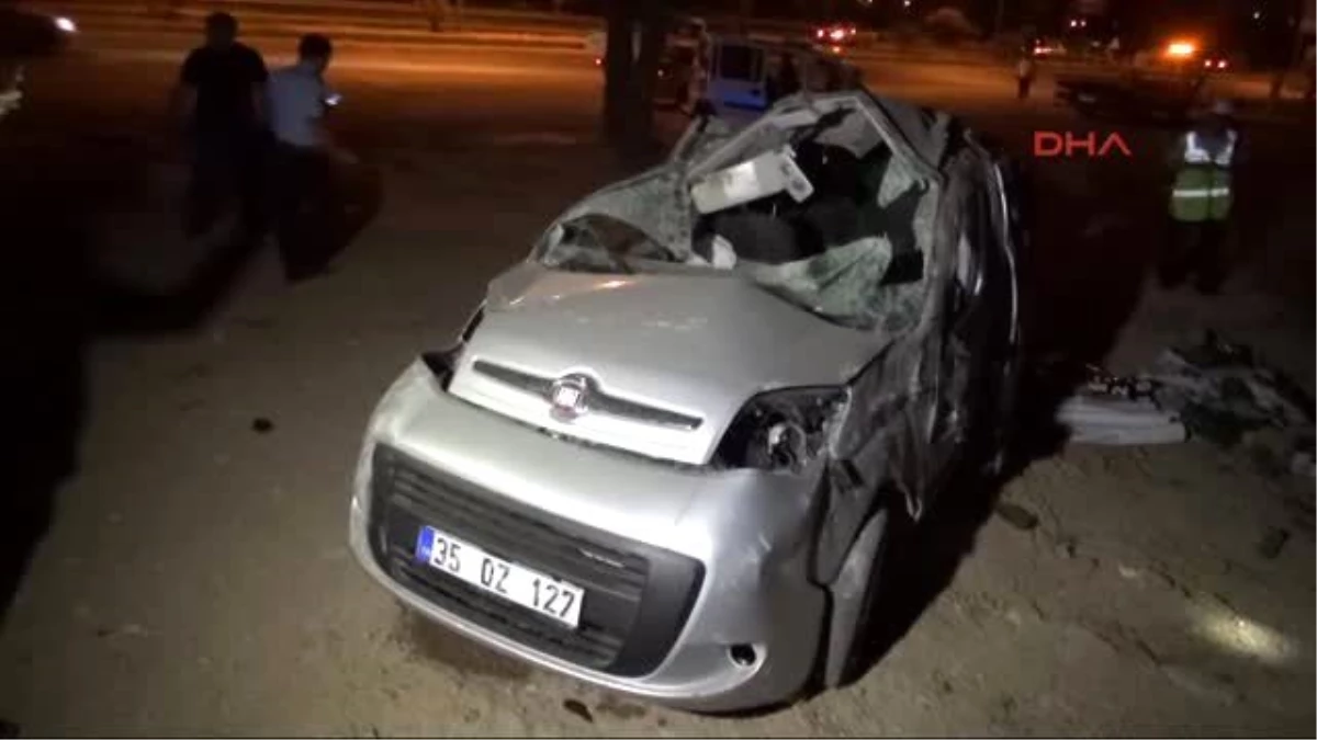 İzmir\'de Hafif Ticari Araç Takla Attı: 1 Ölü, 3 Yaralı