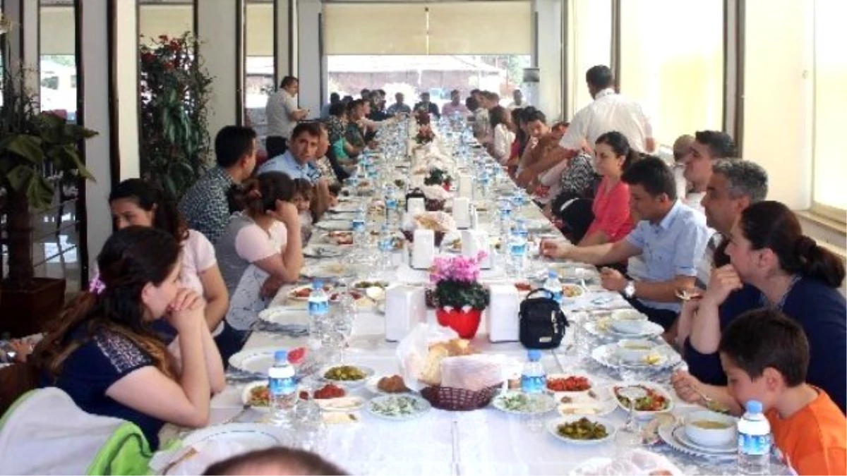 Kargı Türk Eğitim-sen Yemekte Biraraya Geldi