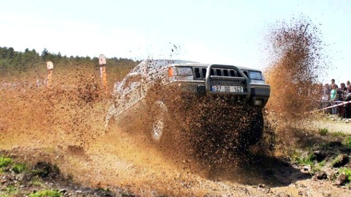 Kuşçaçimen Yaylası\'nda Nefes Kesen Off Road Gösterisi