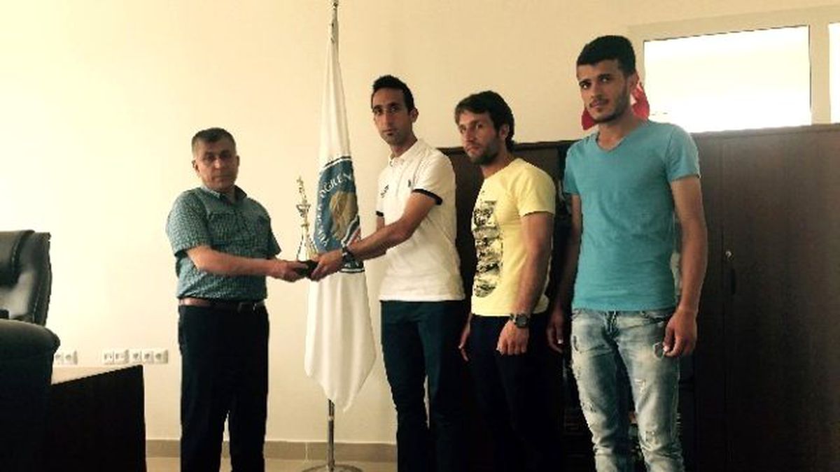 Kyk\'lı Öğrenciler, Kupayla Döndü