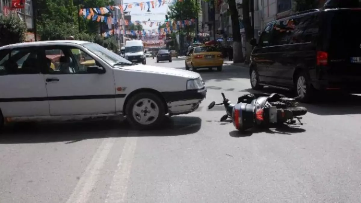 Malatya\'da Otomobille Motosiklet Çarpıştı: 1 Yaralı