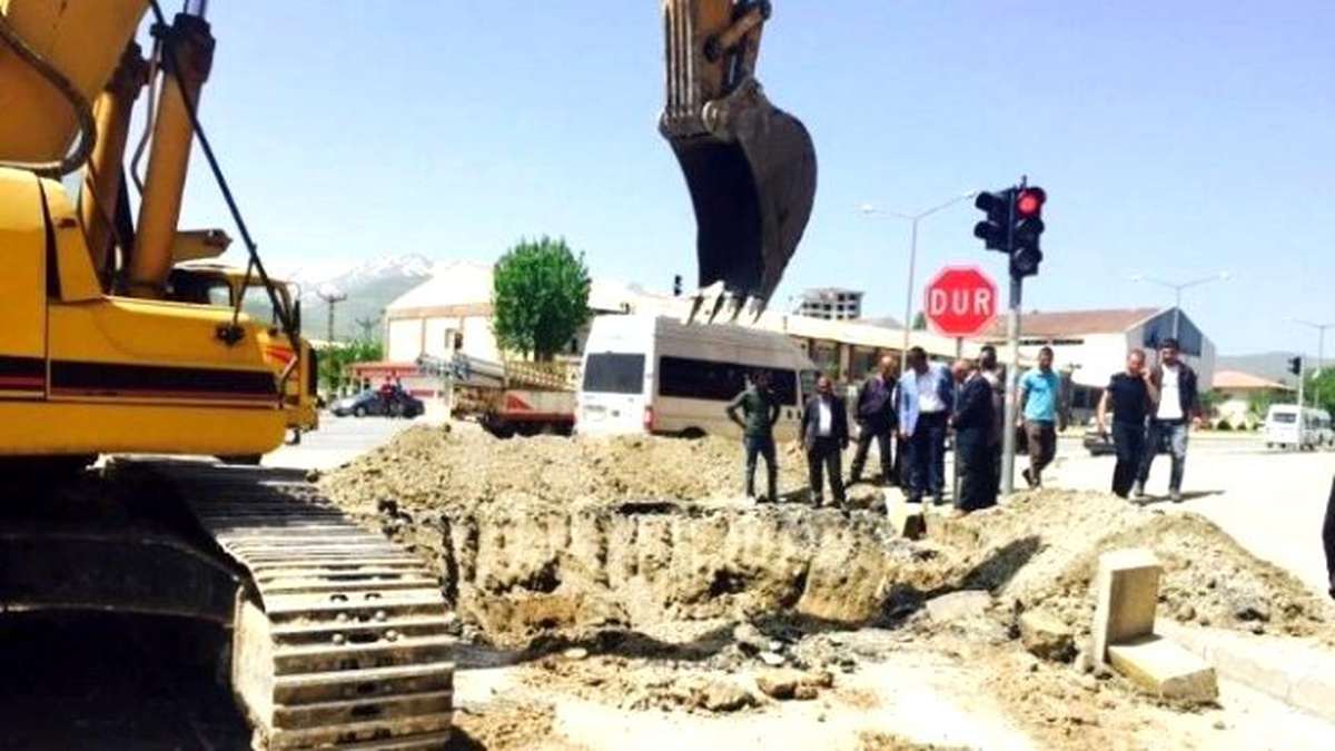 Muş\'ta Yatay Del-geç Sistemli Kanalizasyon Çalışması