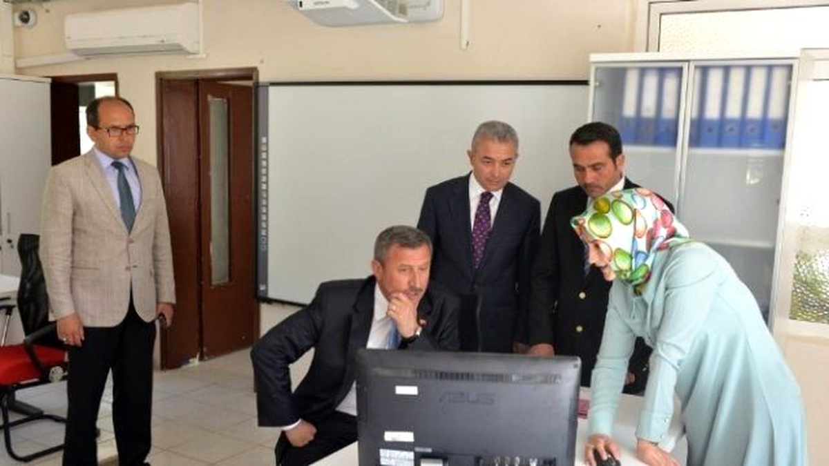 Vali Yılmaz, Kütahya İl Göç İdaresi Müdürlüğü\'nü Ziyaret Etti
