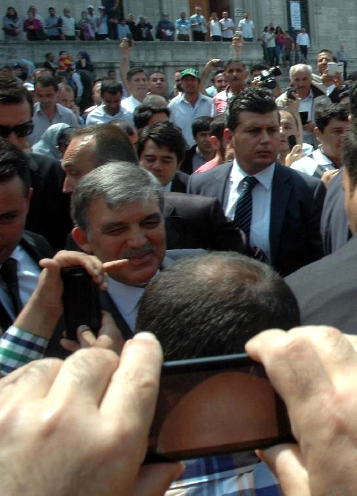 Abdullah Gül, Cuma Namazını Yeni Camii\'nde Kıldı