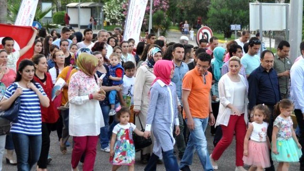 AK Parti Adayı Uslu, Başkanlık Sistemi ile İlgili Soruları Yanıtladı