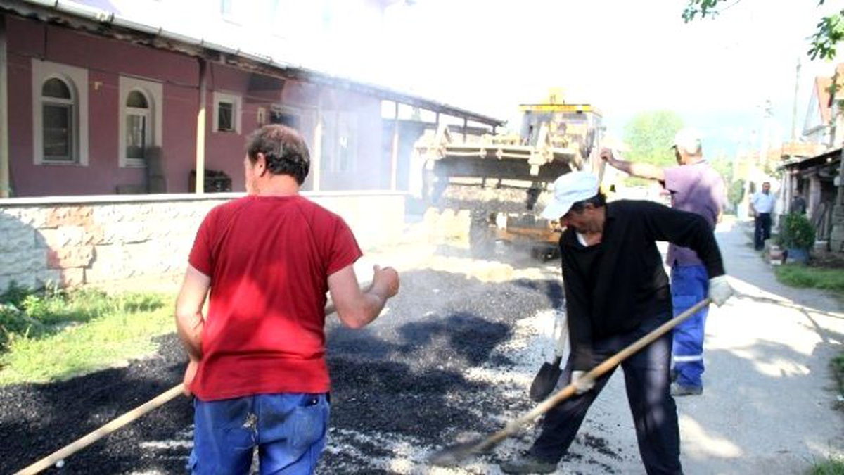 Akyazı Belediyesi Asfalt Yama Çalışmalarını Sürdürüyor