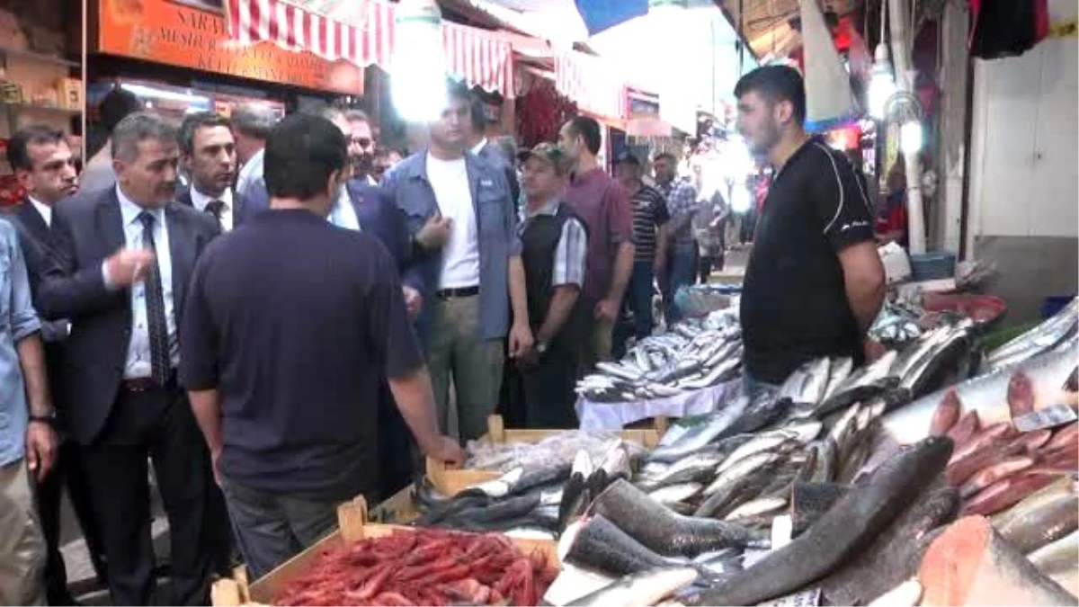 Bakan Eroğlu, Tarihi Kemeraltı Çarşısı\'nı Ziyaret Etti, Tavuk Döner Kesti