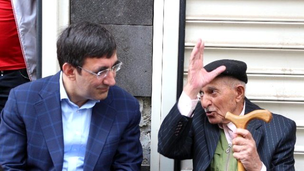 Bakan Yılmaz Suriçi Esnafını Ziyaret Etti