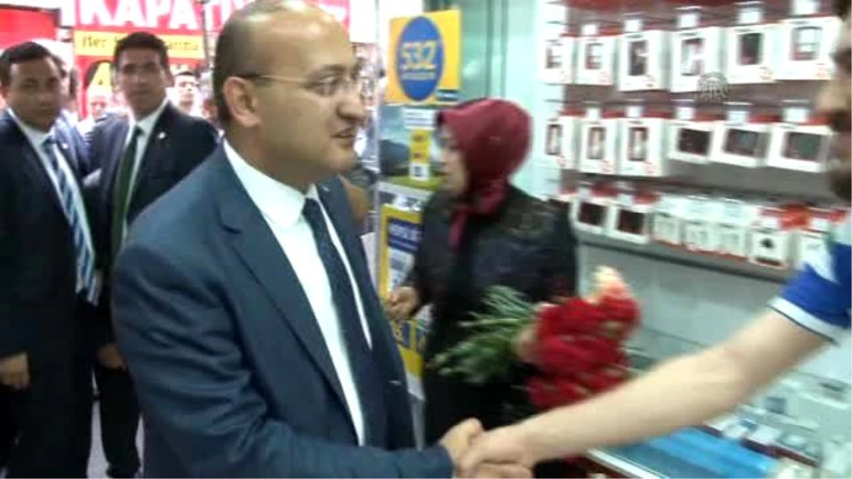 Başbakan Yardımcısı Akdoğan\'ın Esnaf ve Belediye Ziyareti