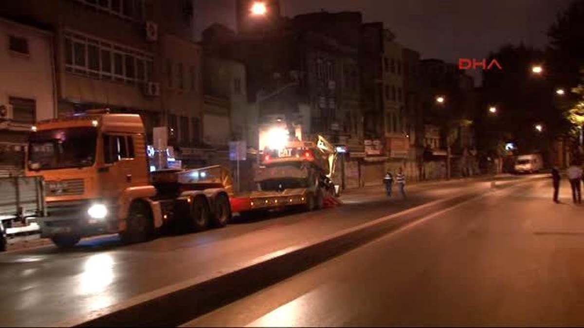 Beyoğlu\'nda Sabaha Karşı Yıkım Operasyonu