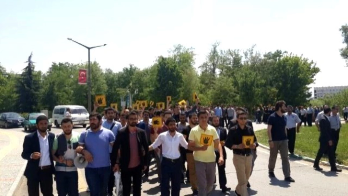 Bursalılar Mursi\'ye İdam Verilmesini Protesto Etti