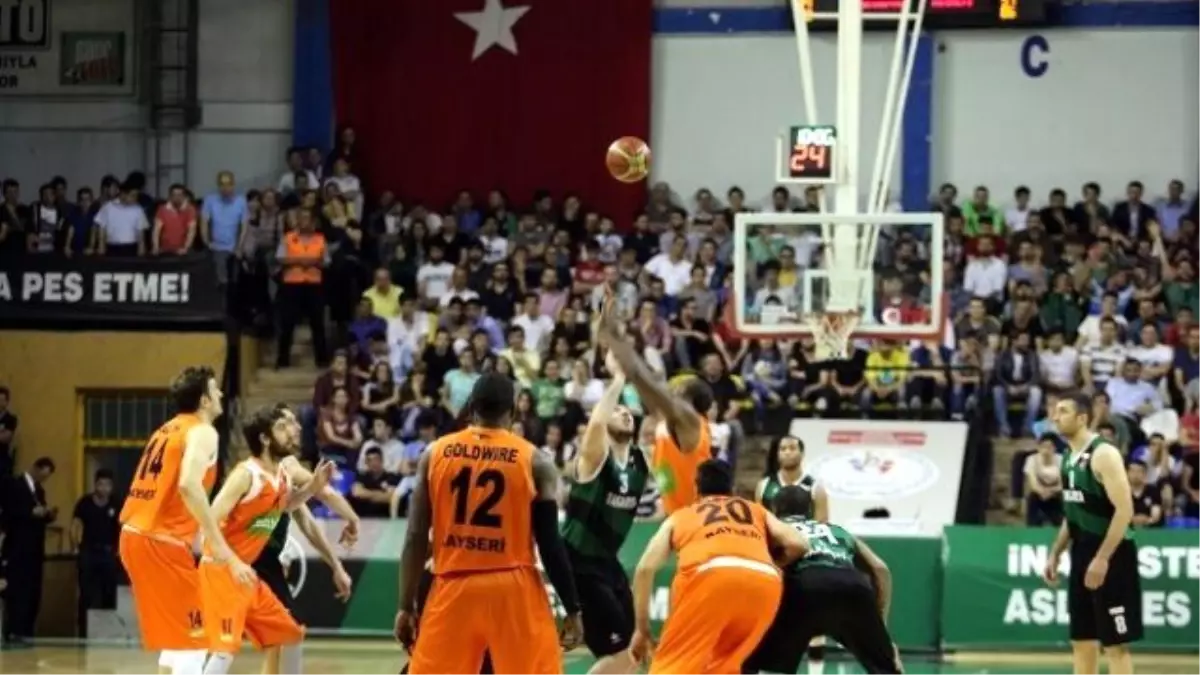 Büyükşehir Basket Takımı Yarı Finalde