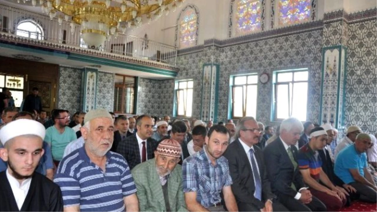 Depremde Zarar Gören Cami Yeniden Yapıldı