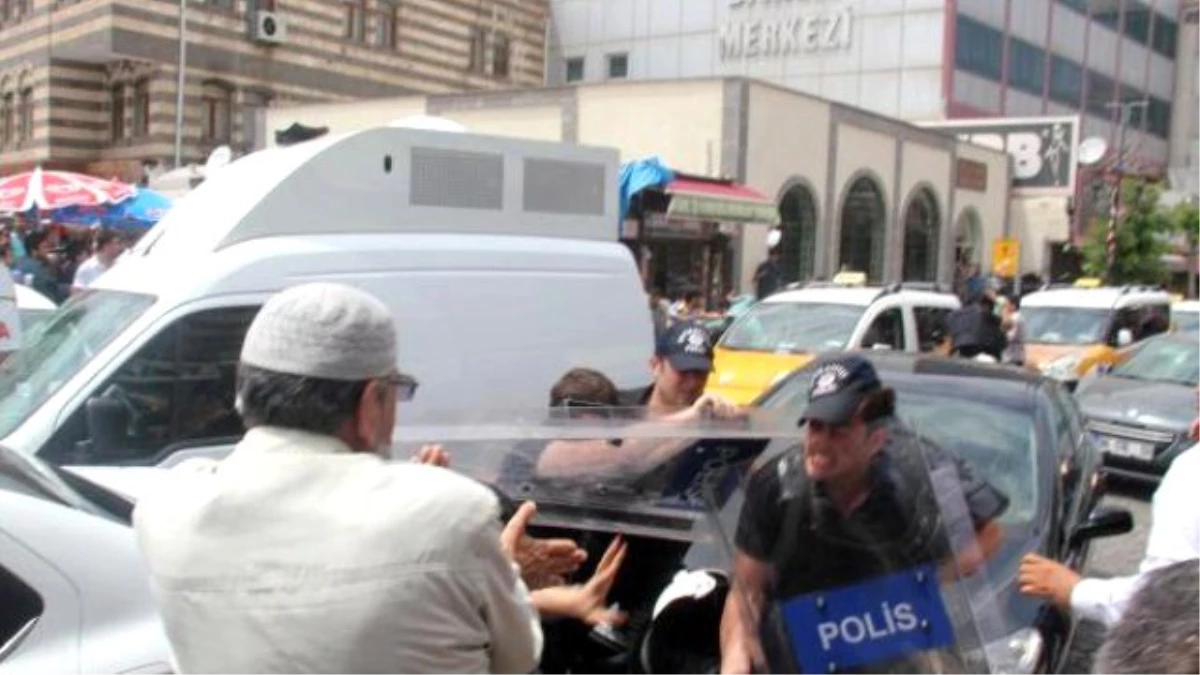 Diyarbakır\'da Mursi\'ye İdam Kararı Protestosunda Olaylar Çıktı