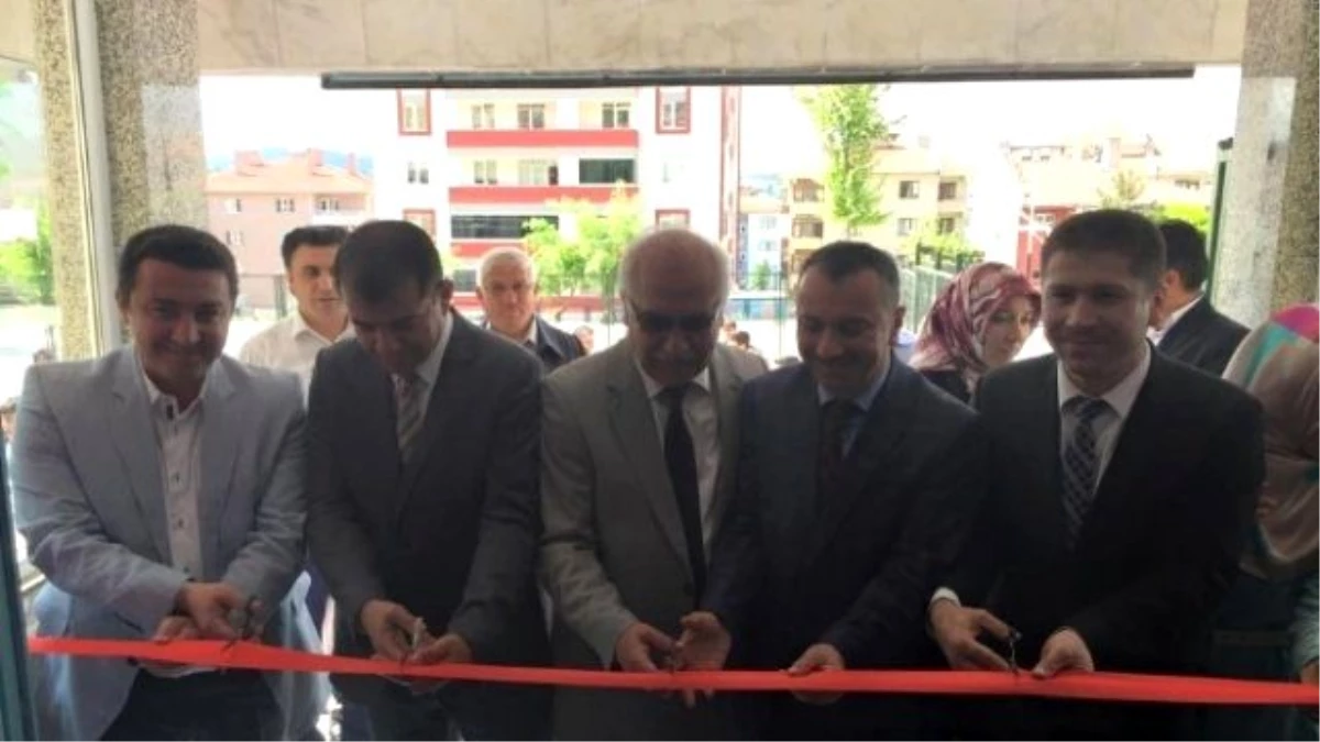 Fatih Sultan Mehmet İmam Hatip Ortaokulu\'nda Tübitak 4006 Bilim Fuarı Açıldı