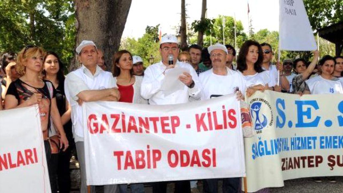 Gaziantep\'te Sağlık Çalışanları Eylemlerini Sürdürdü