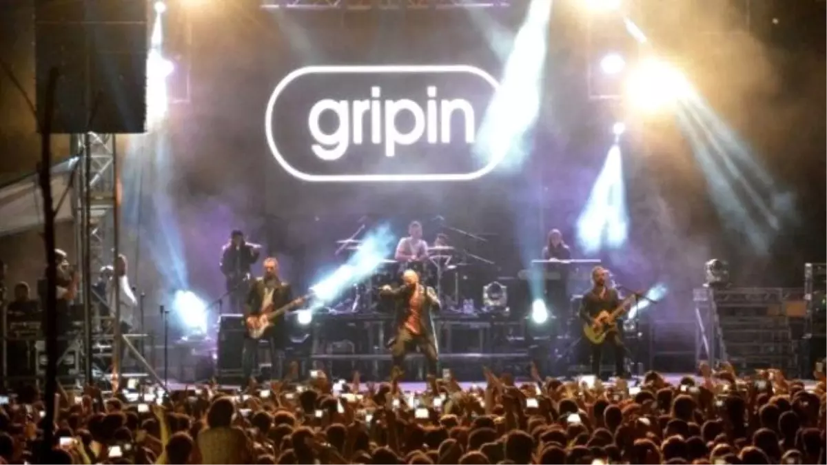 Gripin ve Model\'den Üniversitelilere Konser