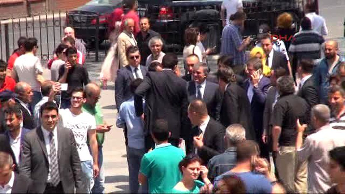 Vatandaşlar, Gül\'e Ulaşmak İçin Birbirleriyle Yarıştılar
