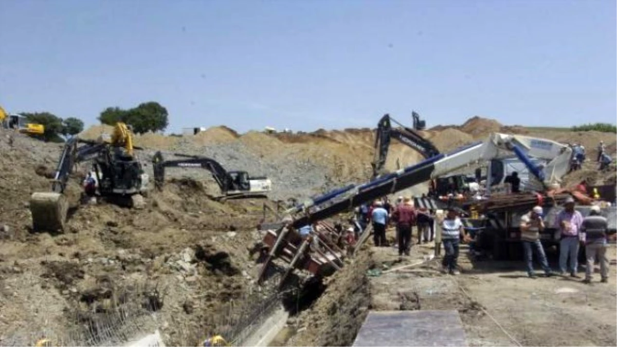 Hamzadere Barajı Sulama Kanalı İnşaatında Göçük: 3 İşçi Kurtuldu, 1 Kayıp (2)- Yeniden