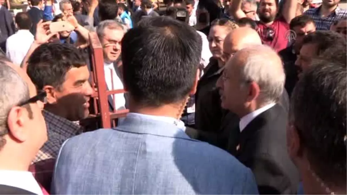 Kılıçdaroğlu, Yenimahalle Sebze Hali\'ni Ziyaret Etti