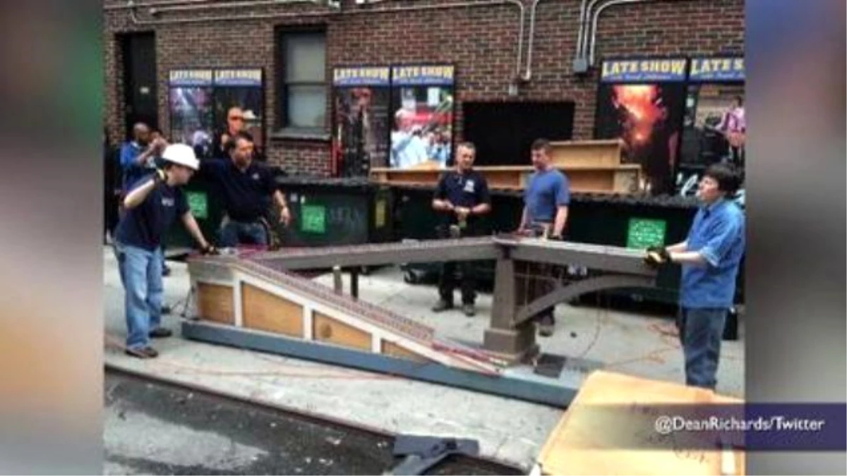 Letterman\' Set Put İn Dumpsters The Day After Final Show