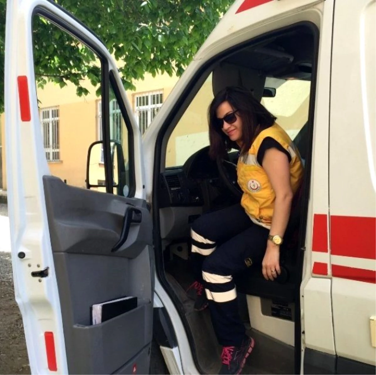 Muş\'un İlk Kadın Ambulans Şoförü