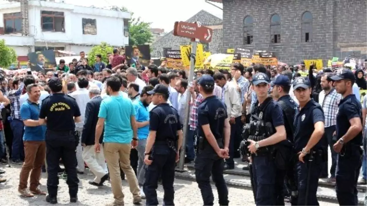 Özgür-der\'in Protesto Gösterisine Polisten Müdahale