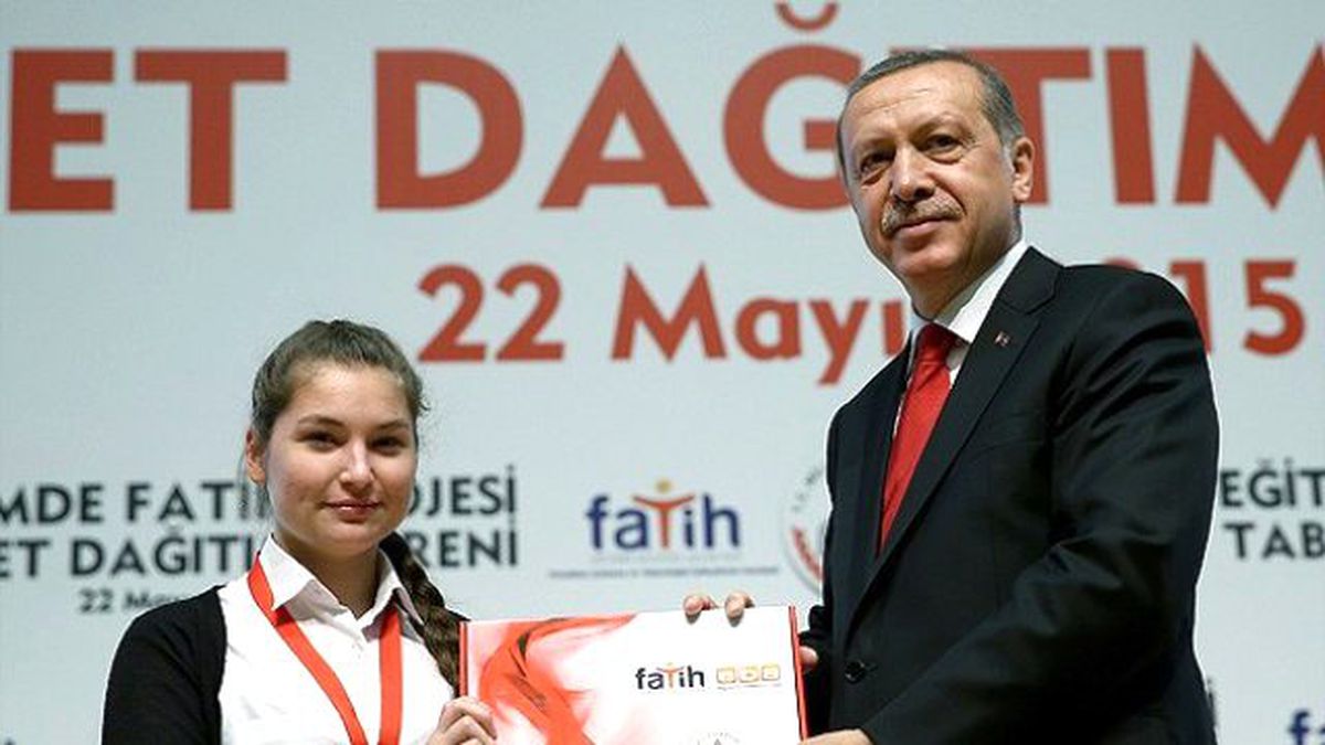 Proje Bitti Diyen Cemaat\'e İnat: 700 Bin Tablet