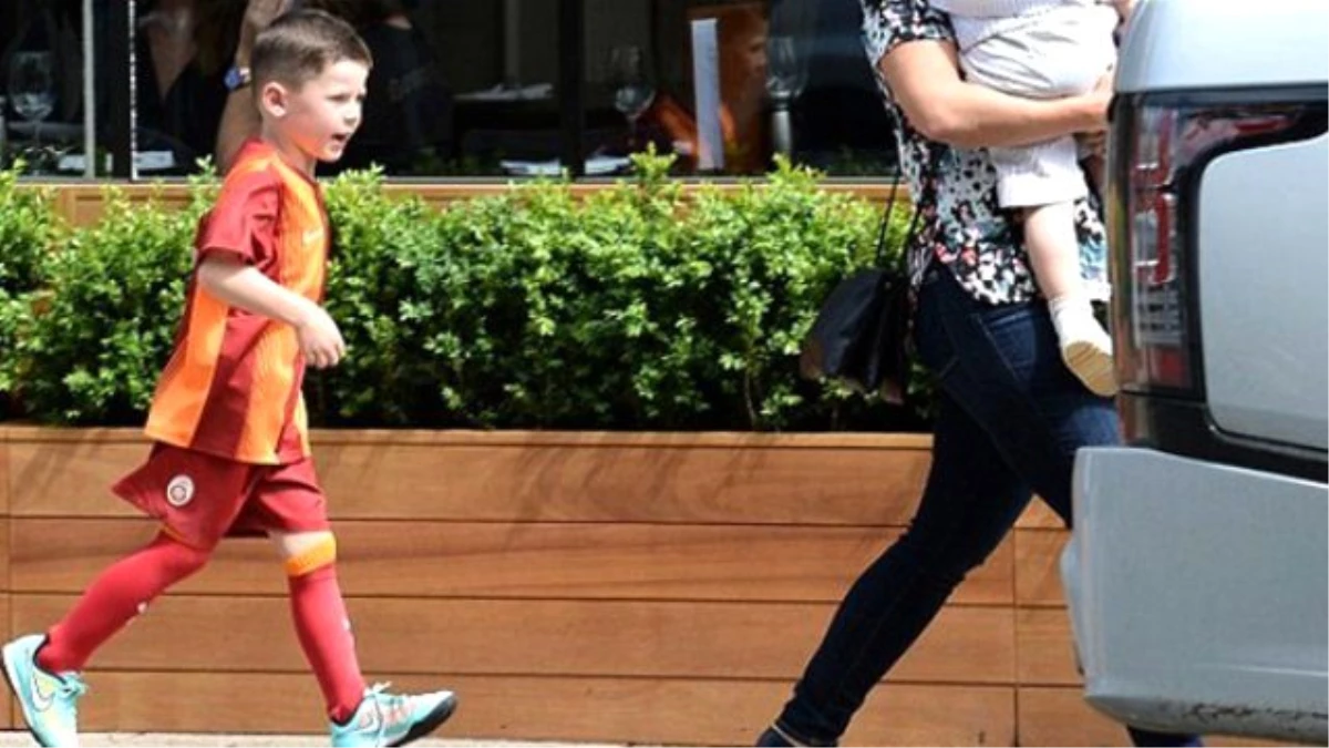 Rooney\'in Oğlu Galatasaray Forması Giydi
