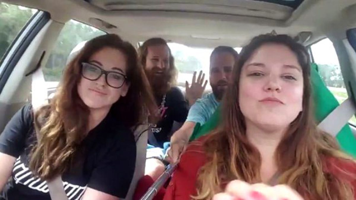 Arabada Klip Çekerken Takla Attılar!