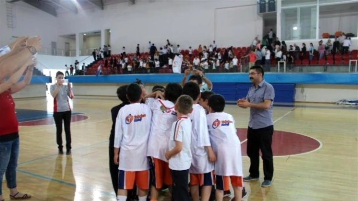 Tekden Koleji Minik Basketbol Takımı Kayseri Şampiyonu