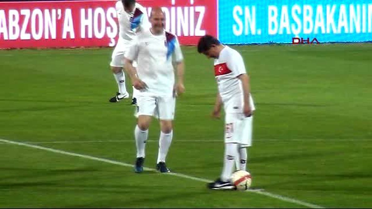 Trabzon - Başbakan Davutoğlu\'ndan 3 Gol, 1 Asist