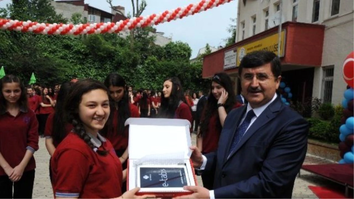 Trabzon\'da Farih Projesi Kapsamında Tablet Dağıtıldı