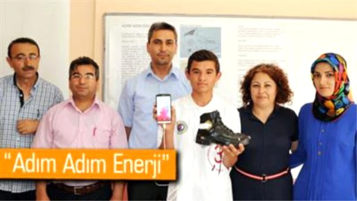 Türk Öğrenciden Yürürken Telefonu Şarj Eden Sistem